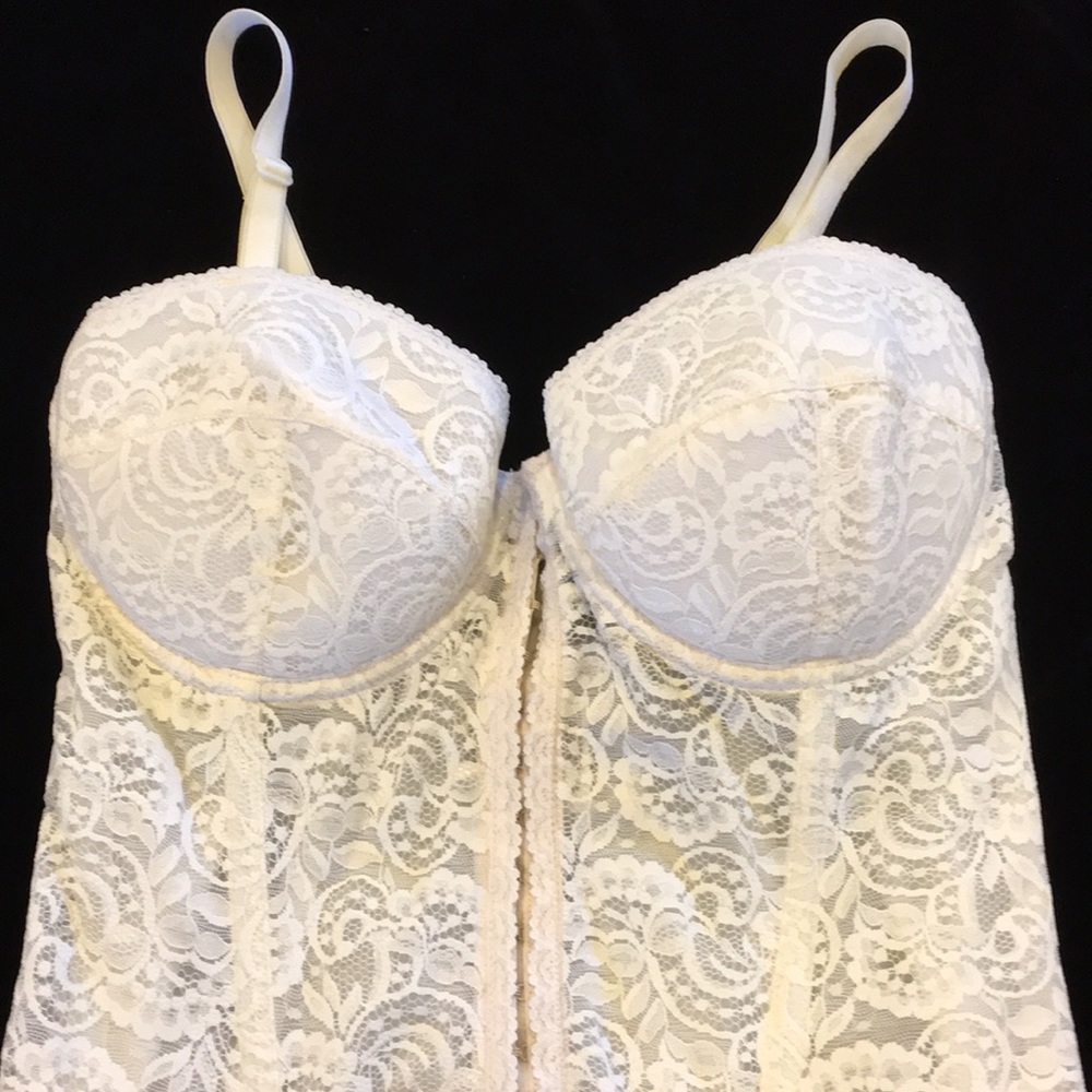 NWOT Ivory Lace Corset 🌸